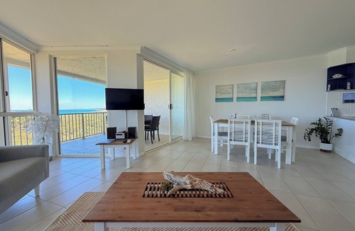 Point Lookout Apartment | Million $ view - watch whales from comfort of home