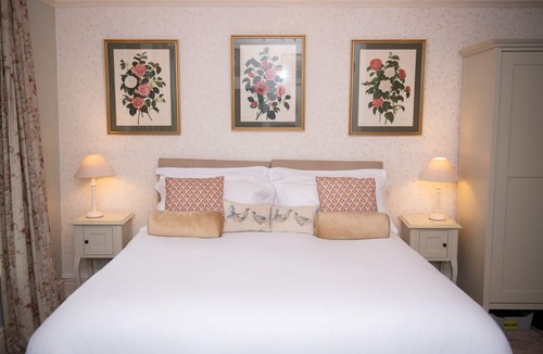 Askrigg House | Milton house-studio apartment . mill gill suite