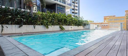Milton Apartment | Milton Luxe 1Bd with City Views Pool Car Park Balcony Walk to Suncorp