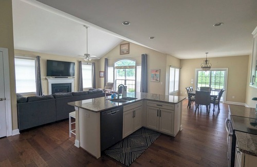 Milton House | Milton Manor - Close to DEturf and Delaware beaches