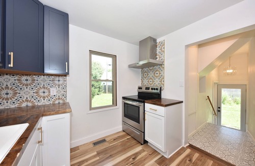 West Allis House | Milwaukee Gem! Stylish 2BR Bungalow w/ Garage Close to Highways + State Fair