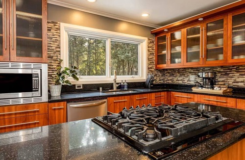 Glendale House | Milwaukee Riverside Retreat w/Hot Tub + Game Room