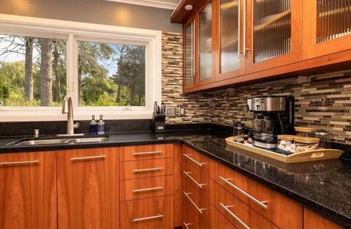 Glendale House | Milwaukee Riverside Retreat w/Hot Tub + Game Room