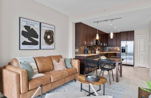 Beltline Apartment | Min to Saddledome| Maple Mirage|Cgy Tower Views|AC