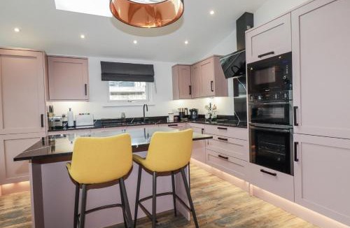 Redruth House | Minack Lodge