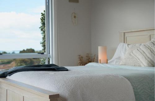 Te Puna House | Minden Meadows Retreat