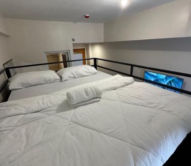 Minglanilla House | Minglanilla Condo with Pool, Gym & Fast WiFi