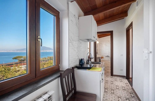 Monte Chiaro House | Mini Apartment with Sea View, Wi-Fi, and Air Conditioning
