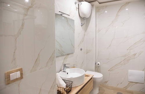 Quartieri Spagnoli House | Mini apartment typical of the Spanish quarters. Experience the city like a local!