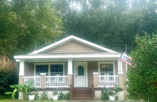 Eastabuchie Cottage | "Mini Farm" stay, Guest Cottage, 2 BD 1 Bath, Large Kitchen on 8 acres.