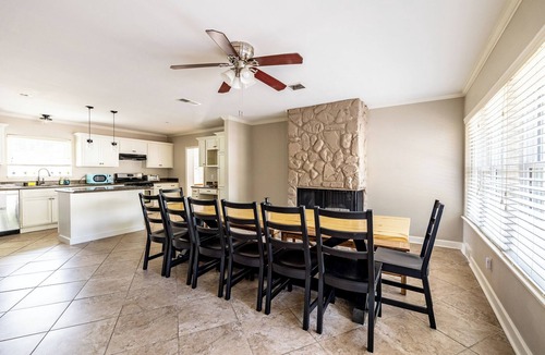 East Memphis House | Mini-Golf ~ Heated Pool ~ Hot Tub ~ Game Room