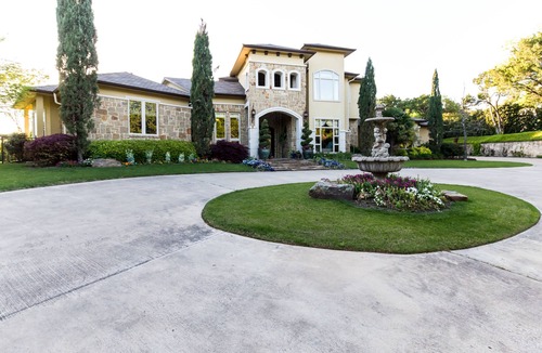 Cedar Hill House | Mini Mansion In Dallas Hill Country