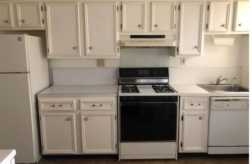 Plainfield Apartment | MINI MANSION WHOLE RIGHT WING, THREE BEDROOM APARTMENT AVAILABLE AT A (LOW RATE)