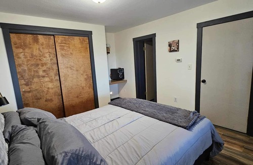 Richmond Hill Corridor Other | Mini Moo Mountain Retreat – Stay with the Minis!