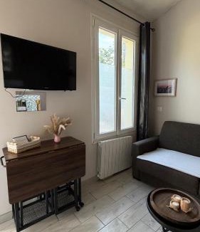 Mery-sur-Oise Bed & Breakfast | Mini studio et espace extérieur