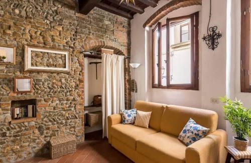 San Frediano Apartment | MINI STUDIO IN THE HEART OF FLORENCE!