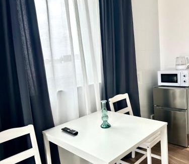 Dingolfing House | Miniapartment mit Bad und Kochnische