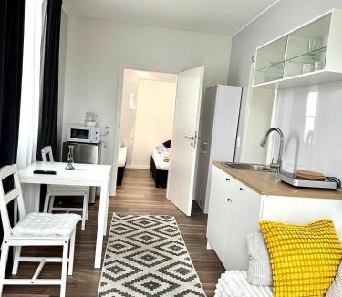 Dingolfing House | Miniapartment mit Bad und Kochnische