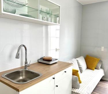 Dingolfing House | Miniapartment mit Bad und Kochnische