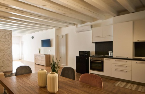 Castelfranco Veneto Apartment | Minicasa int. 3, overlooking the medieval walls