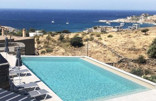 Koundouros House | Minimal Apartment with a swimming pool and sea view in Koundouros
