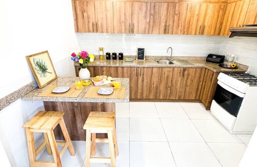 Cuenca Apartment | [Minimal Design Suite] 4min of Center + Free parking