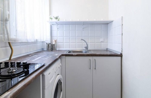 Harbiye Apartment | Minimal Flat w Balcony 14 min to Galataport