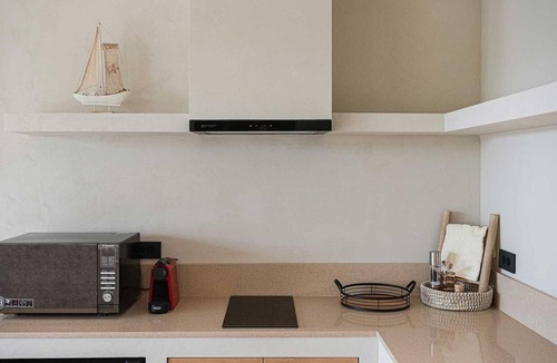 Daratsos Hotel | Minimal Hideaway with Jacuzzi