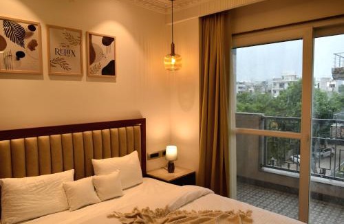 Gurugram Apartment | Minimal Luxe Studio Cozy Stay in Gurgaon