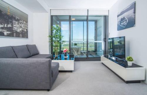 Wentworth Point Apartment | Minimalism modern 1bdr apt waterview P Coles