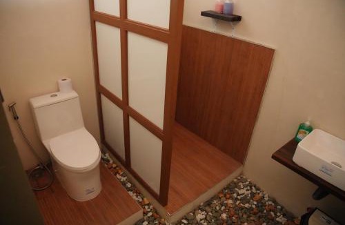 Caoayan House | Minimalist Cabin with Pool 5 Mins Drive to Vigan Heritage Family &Pet-friendly
