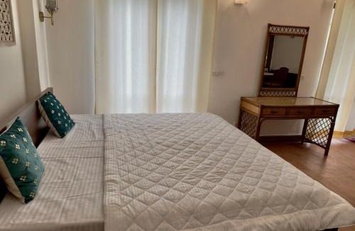Bissar Akbarpur Apartment | Minimalist Escape