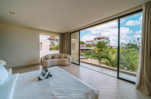 Padonan Villa | Minimalist Paradise: Tranquil Canggu Villa Ummi