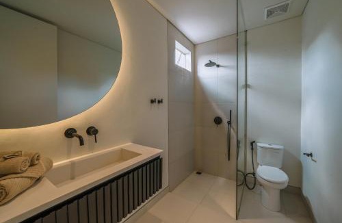 Padonan Villa | Minimalist Paradise: Tranquil Canggu Villa Ummi
