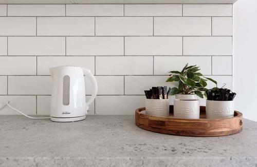 Hillcrest Apartment | Minimalist Studio Near Burnie | Clean & Cozy