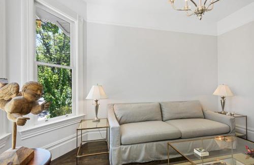 West Alameda House | Minimalistic 1885 Queen Anne Cottage 2B-2B Upper Level Flat in Alameda