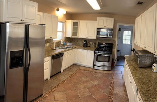 Central Arlington House | Minimum 30day rental 2000 sq. ft. Home 20 min from downtown Ft. Worth and Dallas
