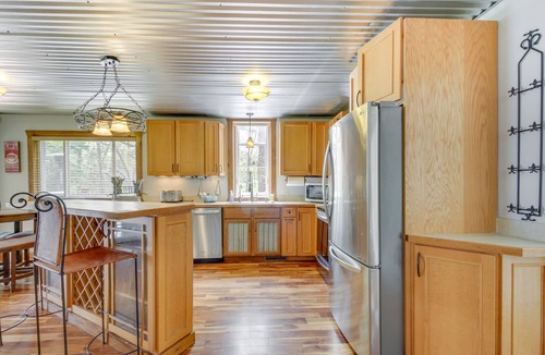 Ossipee Cabin | Minnesota Cabin w/Deck & Private Beach