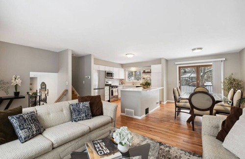 Apple Valley House | Minnesota Designer Stay: Mall of America, ValleyFair, & Minnesota Zoo