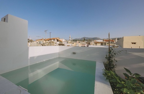 Old Town Rethymnon House | Minoos Residence, Central restored/modern 3floor house w/seasonal roof pool