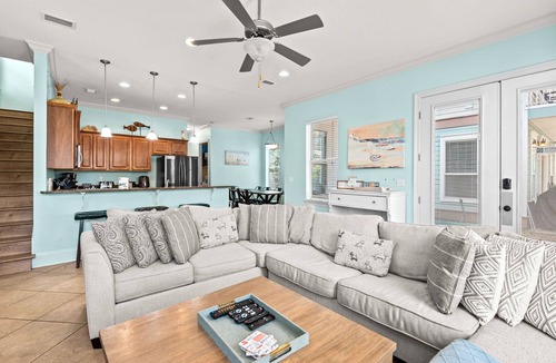 Villages of Crystal Beach House | Mins from Beach Sleeps 17 Outdoor Seating