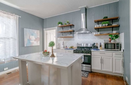 Mobile House | Mins from Historic Downtown - Pretty Peach Palace