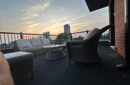 Dovercourt Park Apartment | Mins from Toronto Downtown UFT Exhibition Place