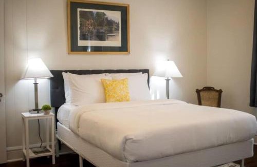 Montgomery House | Mins to ASU & Downtown- Foxy on Felder