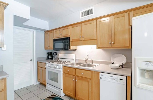 Mobile House | Mins to Dining & University