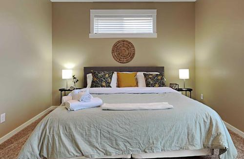 Indianapolis House | Mins to Downtown & Raceway Rookwood Retreat 1 & 2