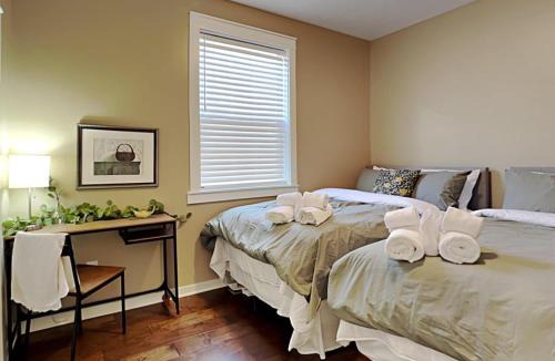 Indianapolis House | Mins to Downtown & Raceway Rookwood Retreat 1 & 2