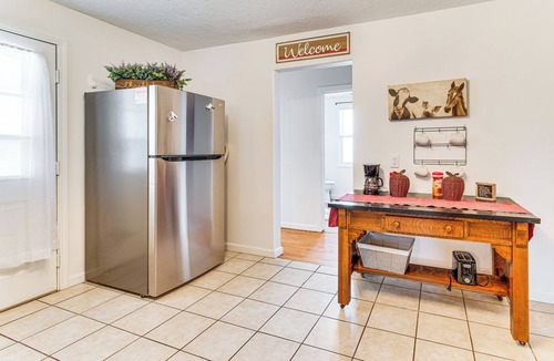 Casey House | Mins to Local Attractions: Pet Friendly w/ Yard!