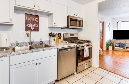 Casey Cottage | Mins to Local Attractions: Pet Friendly w/Yard!