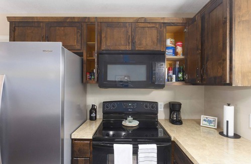 Lee's Summit House | Mins to Stadium Sleeps 4 Fenced Yard FIFA Ready